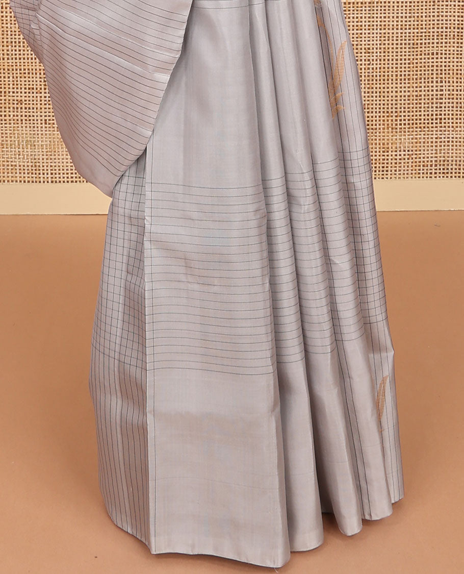 Borderless grey checked, floral design mayuri soft silk saree with zari design pallu