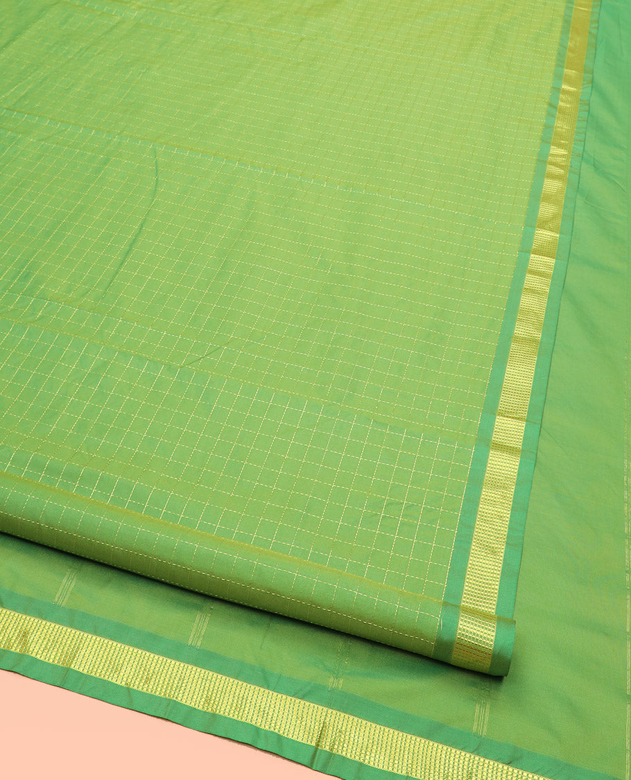 Green Muthu Checked Ten Yard Art Silk Saree, Complemented by a Traditional Zari Border, and Pallu Featuring Subtle Zari Stripes