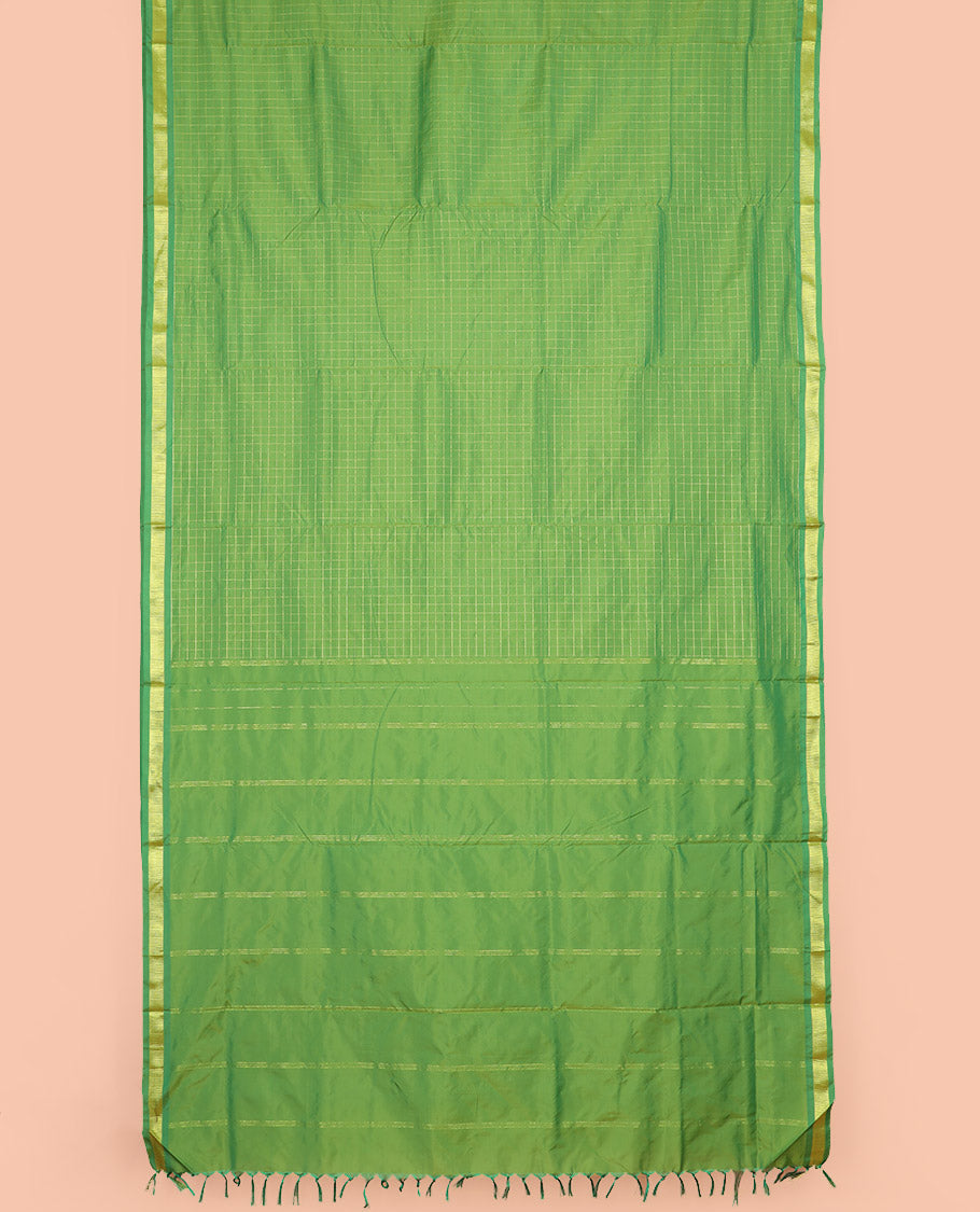 Green Muthu Checked Ten Yard Art Silk Saree, Complemented by a Traditional Zari Border, and Pallu Featuring Subtle Zari Stripes