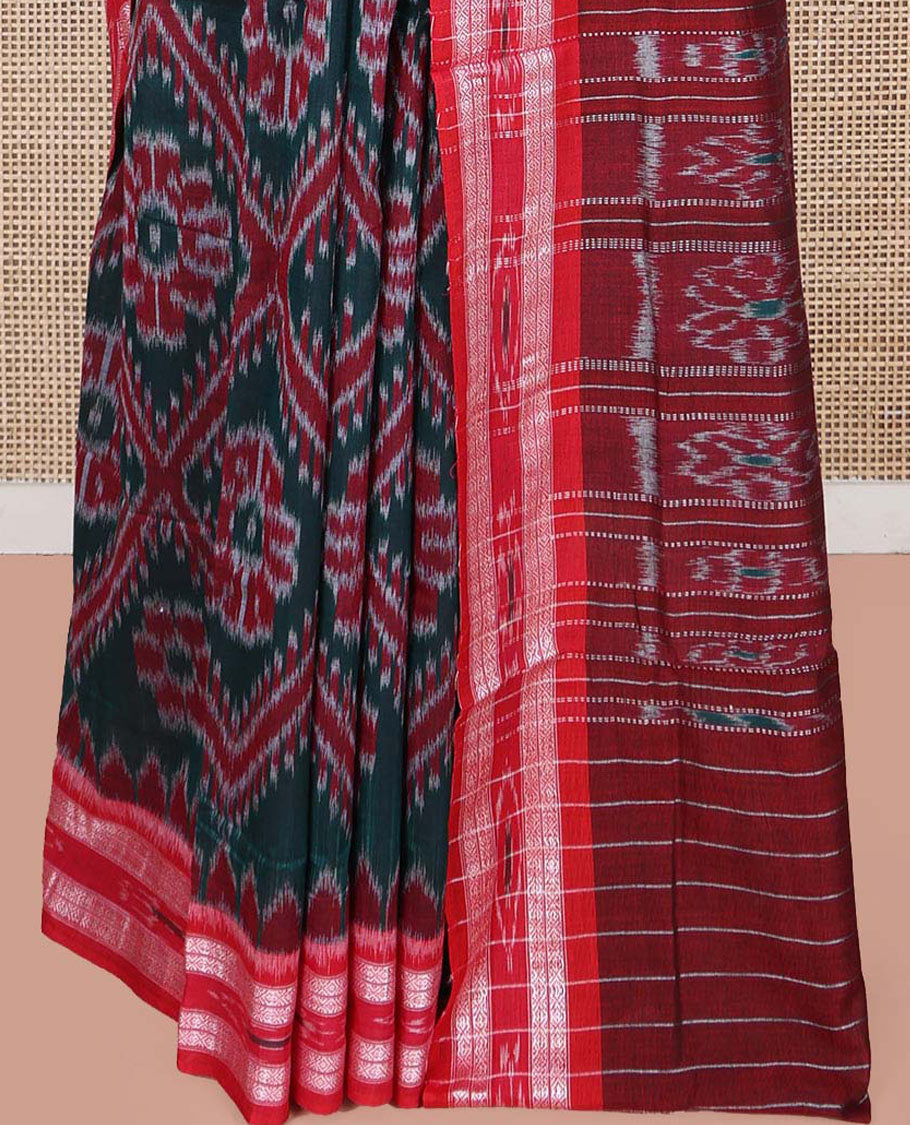 Green Odisha Cotton Saree, Adorned with Floal Butta Enclosed Diamond Patterns All Over the Body, Complemented by a Contrast Border of Thread Designs, Pallu of Floral Designs in Hazily Weave, and Paired with a Matching Blouse