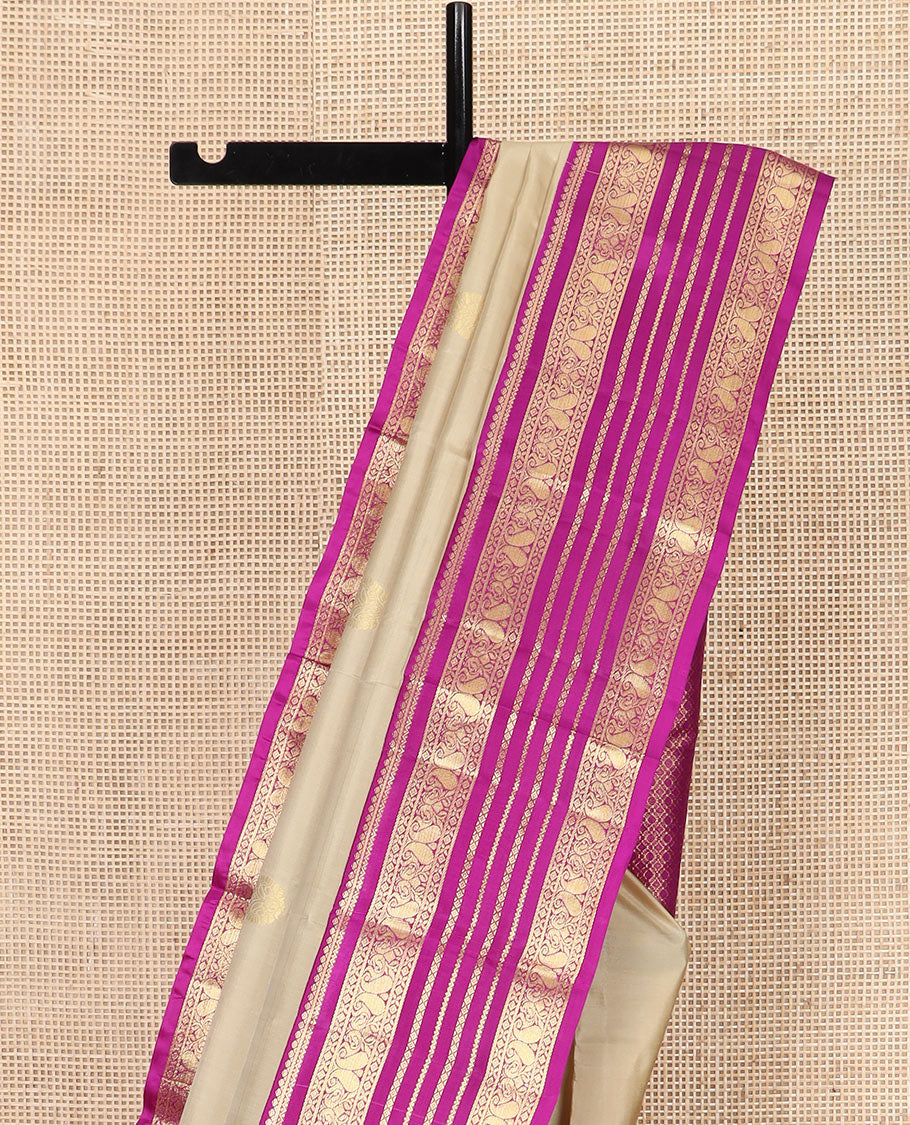 Sandal Vasundhara Silk Saree Adorned with Zari Buttas, Complemented by a Contrast Varisai Pettu Border of Neli, Diamond, and Manga Designs, Pallu Gleamed Up with Jaal Designs, and Paired with a Contrast Zari-Bordered Blouse