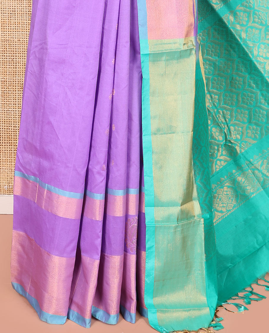 Lavender Kuppadam Cotton Saree, Adorned with Floral Buttas All Over Its Body, Complemented by a Bavanji Border, Captivating Contrast Pallu of Ogee Patterns, and Paired with a Contrast Blouse