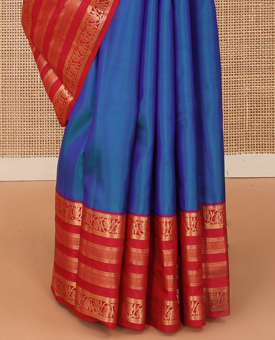 Blue plain Kanchipuram silk saree, contrast border of muthu, neli, and kodi visiry designs, and diagonally woven pallu