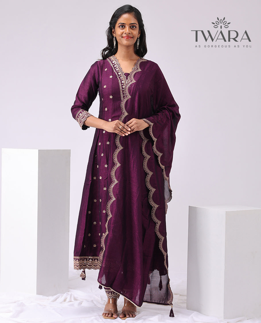 Twara violet floral embroidered v neck , 3/4 th sleeve , below knee lenght kurti with straign pants & floral scallop dupatta