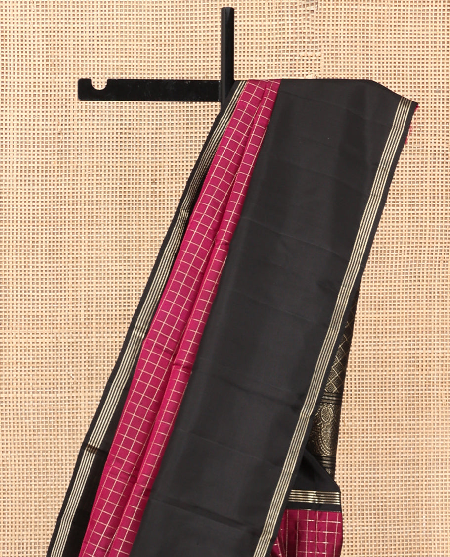 Purple Checked Kanchipuram Silk Saree, Complemented by a Contrast Bodi Border, Grand Jaal Pallu, and a Contrast Blouse