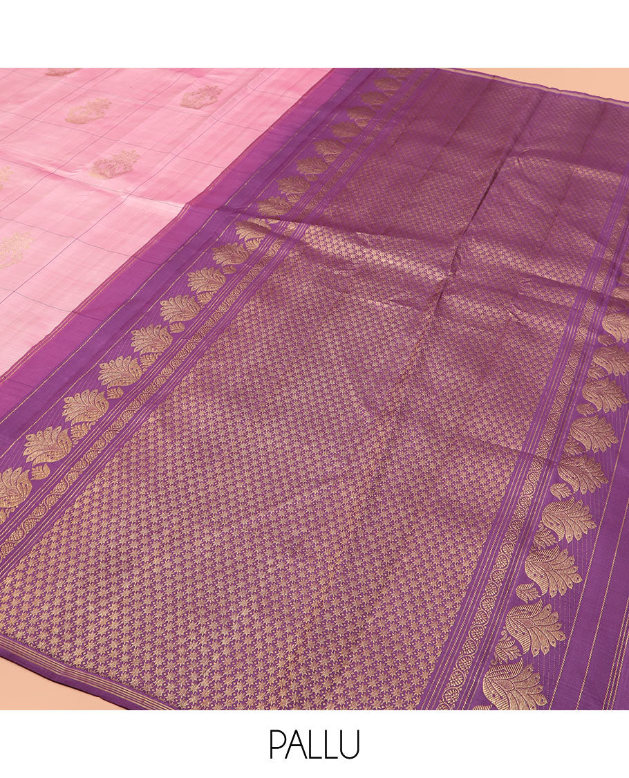 Pink Kanchipuram Silk Saree Featuring Zari Buttas Enclosed in Checks, Complemented by a Contrast Piping Border, with a Pallu Depicting Kodi Visiry and Star Vanki Designs, Paired with a Contrast Plain Blouse