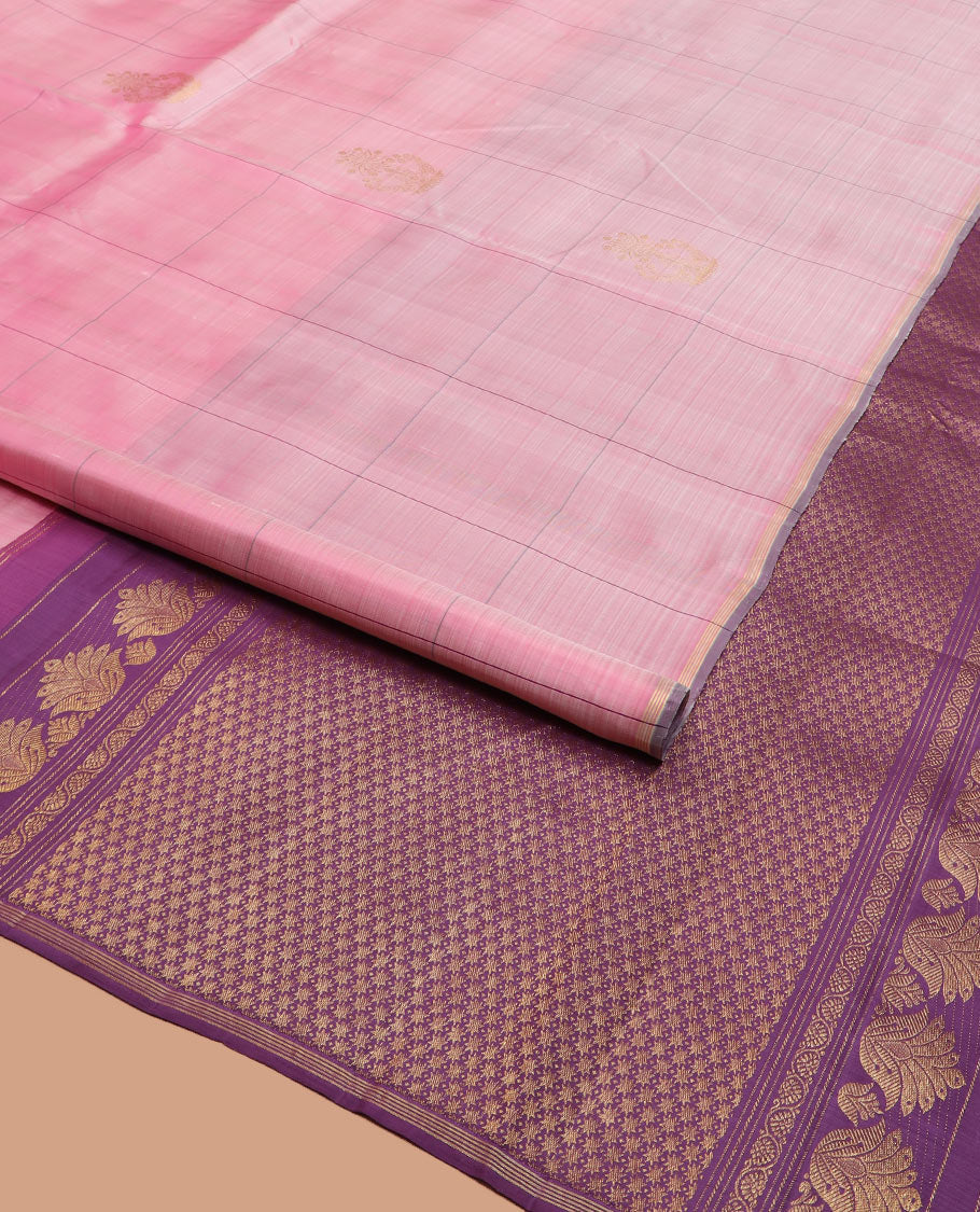 Pink Kanchipuram Silk Saree Featuring Zari Buttas Enclosed in Checks, Complemented by a Contrast Piping Border, with a Pallu Depicting Kodi Visiry and Star Vanki Designs, Paired with a Contrast Plain Blouse
