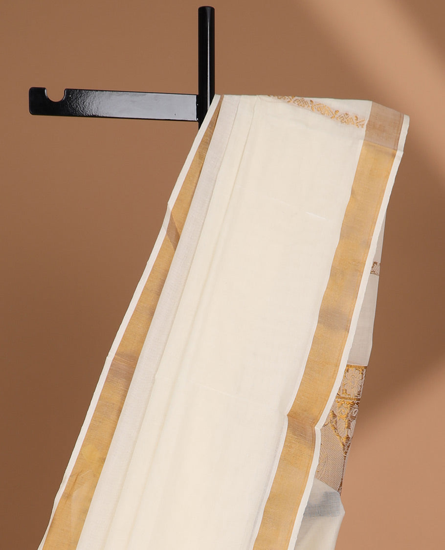 Cream plain design kerala saree, zari border & pallu of traditional zari designs
