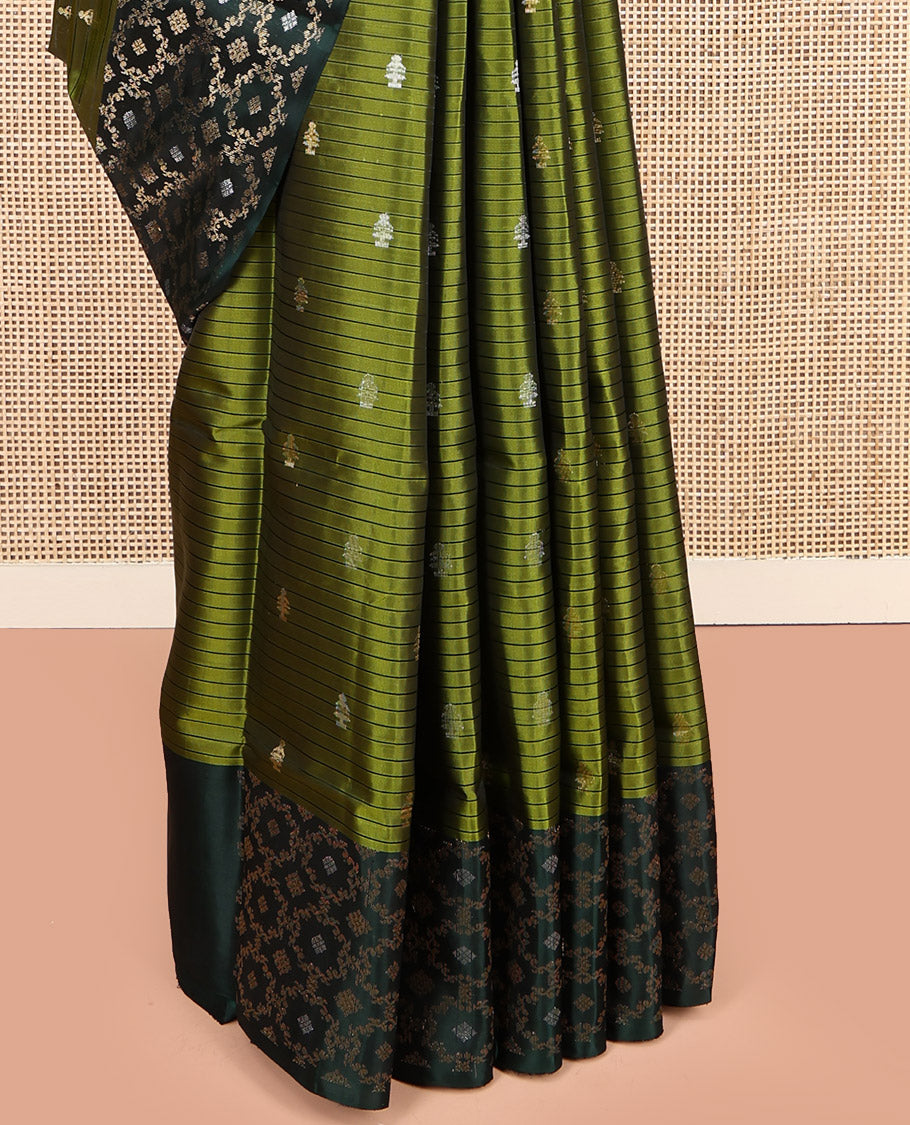 Green Mayuri Soft Silk Saree, Embellished with Buttas and Stripes, Complemented by a Contrast Jaal Border, Pallu of Jaal Designs, and a Contrast Blouse