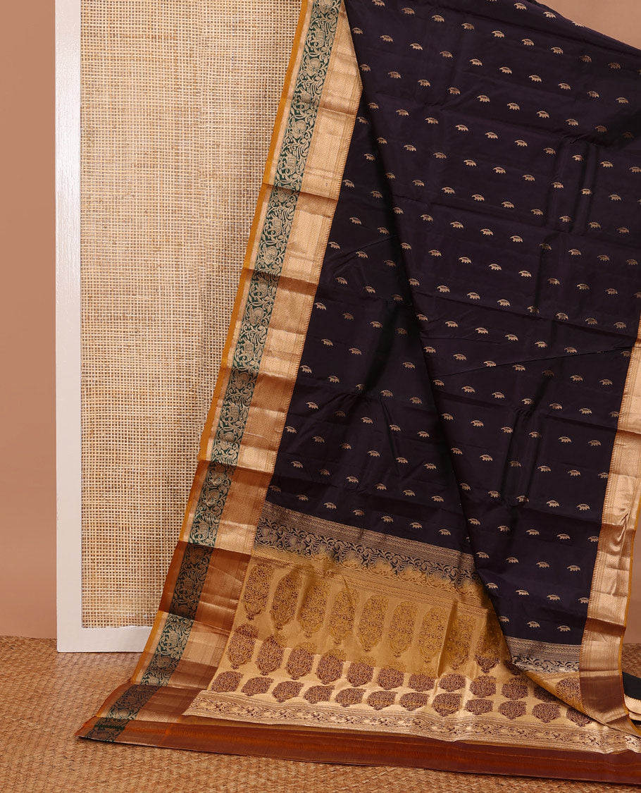 Brown buttas silksaree,contrast border of rekku,kathir,kuyil kann & yaanai & mayil & meenakari Mughal-style floral bunches pallu