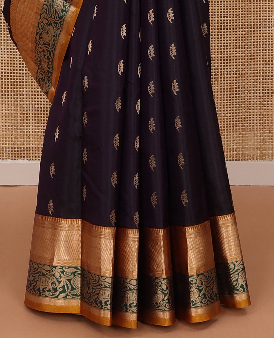 Brown buttas silksaree,contrast border of rekku,kathir,kuyil kann & yaanai & mayil & meenakari Mughal-style floral bunches pallu