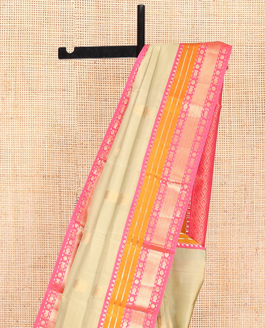 Green Vasundhara Lite Silk Mix Saree, Sparsely Woven with Iruthalai Pakshi Buttas All Over Its Body, Complemented by Contrast Border of Salngai, Banaras, Kamalam, and Mayil Kann Designs, Grand Jaal Pallu and Paired with a Contrast Blouse