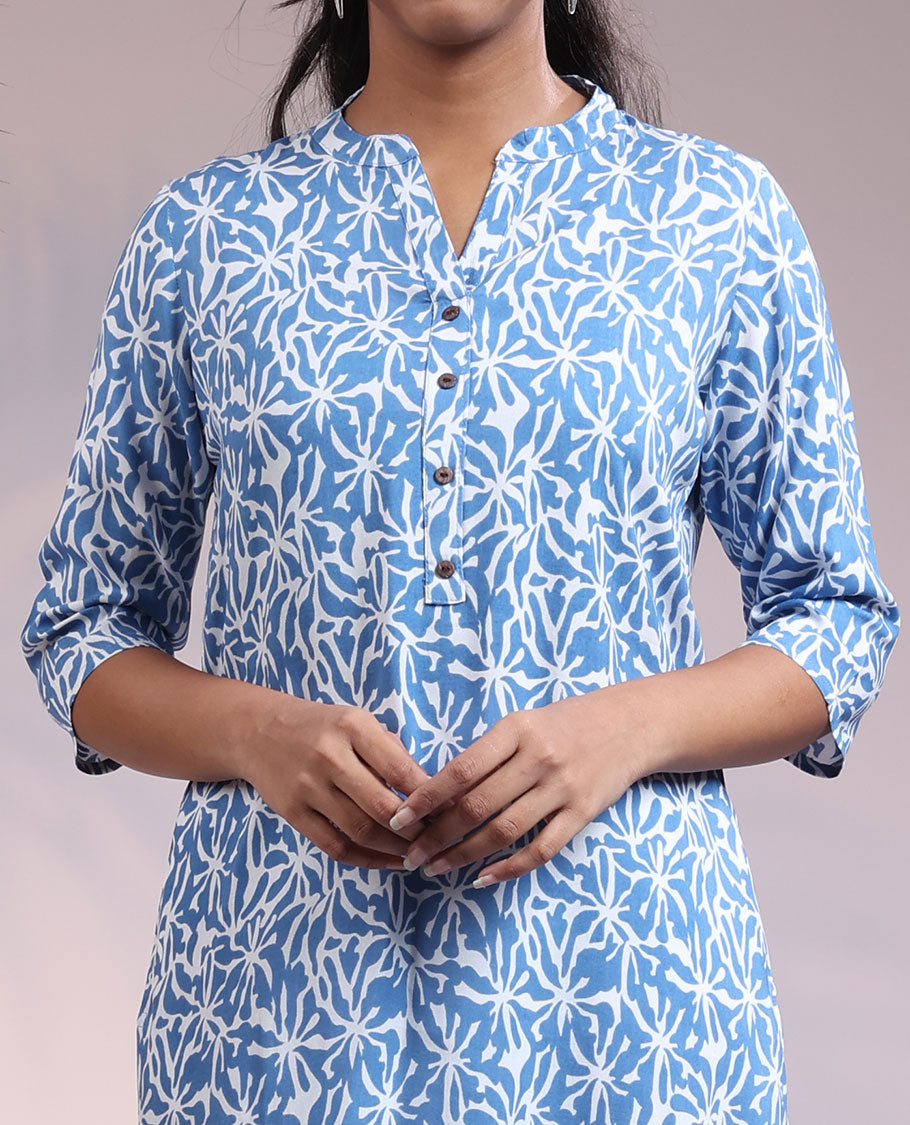 Twara blue uniquely printed Chinese collar & 3/4th sleeve rayon straight-cut below-knee kurti