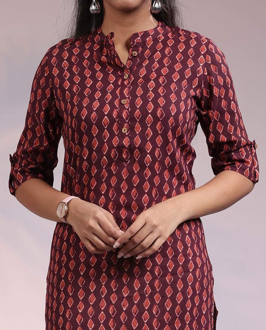 Twara maroon diamond patterns printed 3/4th sleeve & Chinese collar rayon straight-cut knee-length kurti