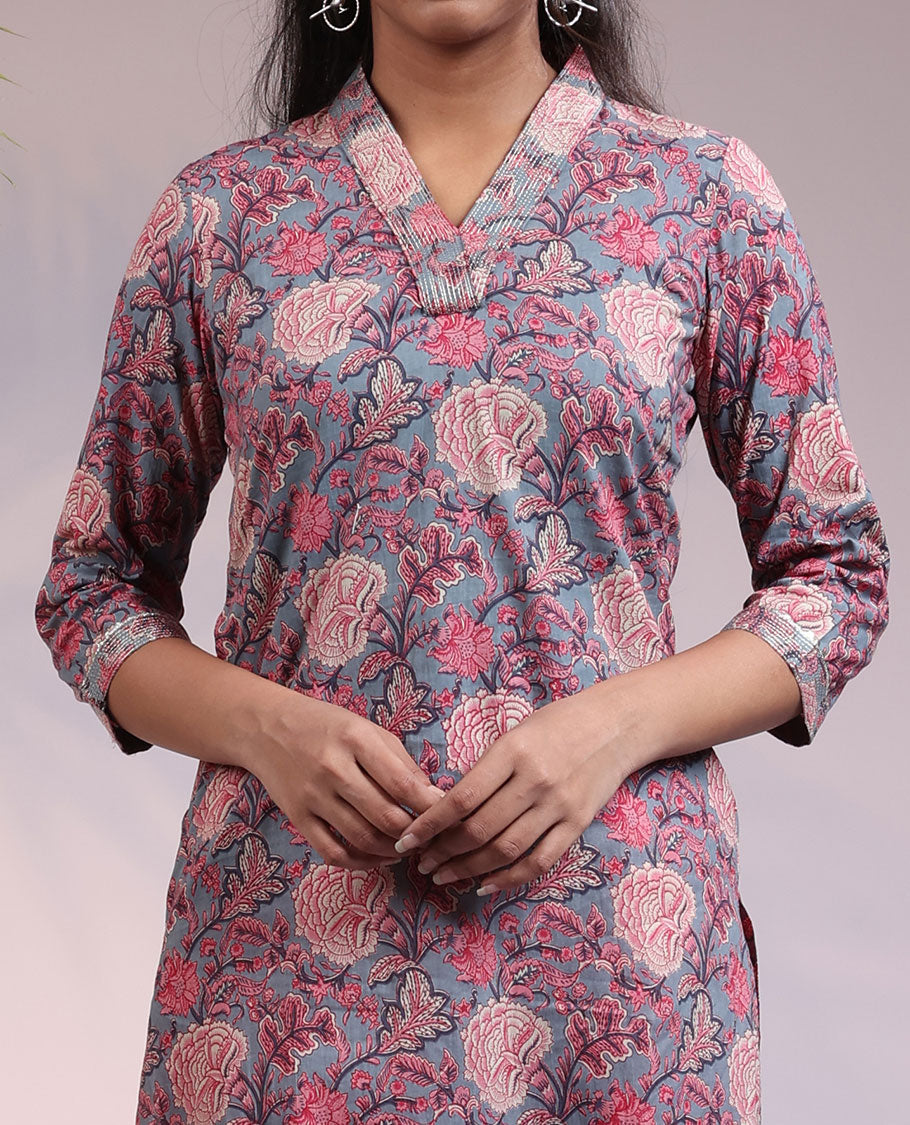 Twara grey floral printed 3/4th sleeve & V-neck cotton straight-cut below-knee kurti
