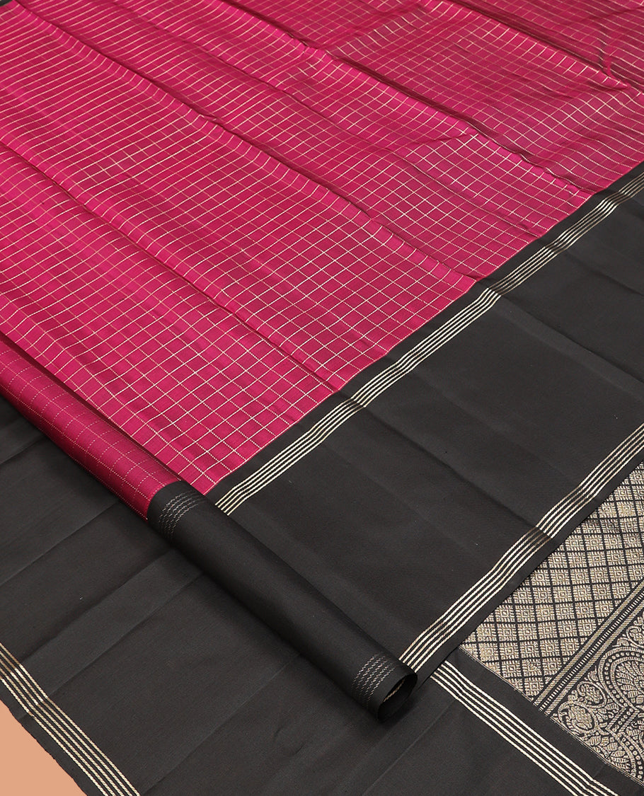 Purple Checked Kanchipuram Silk Saree, Complemented by a Contrast Bodi Border, Grand Jaal Pallu, and a Contrast Blouse
