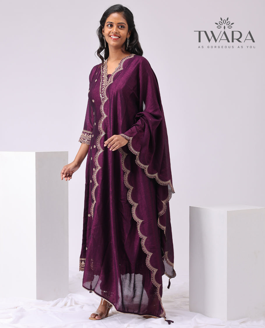 Twara violet floral embroidered v neck , 3/4 th sleeve , below knee lenght kurti with straign pants & floral scallop dupatta