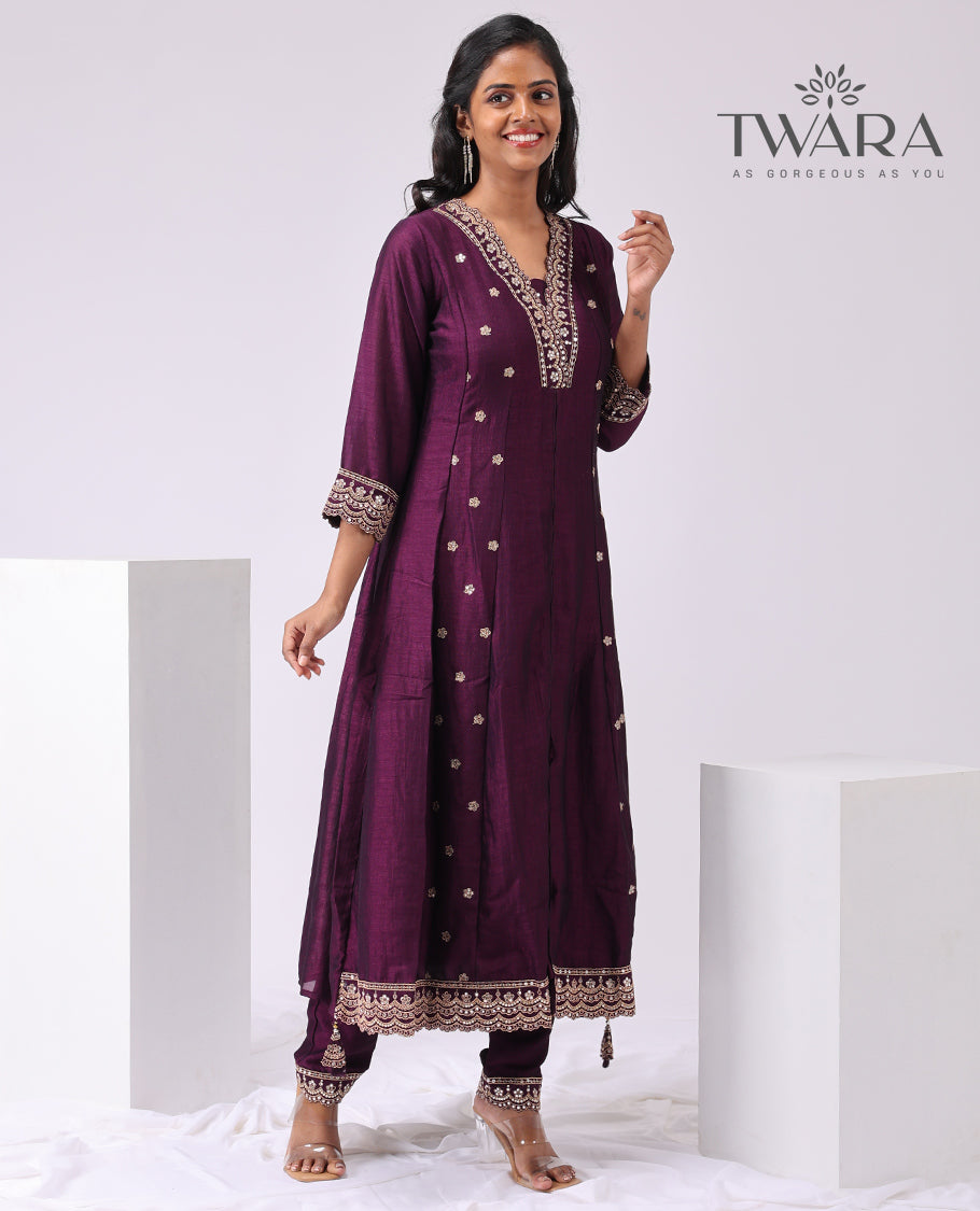 Twara violet floral embroidered v neck , 3/4 th sleeve , below knee lenght kurti with straign pants & floral scallop dupatta