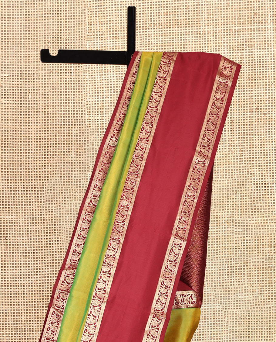 Green Plain Kanchipuram Silk Saree, Complemented by a Contrast Rettai Pettu Border of Kodi Visiry Designs, Grand Pallu, and a Contrast Blouse