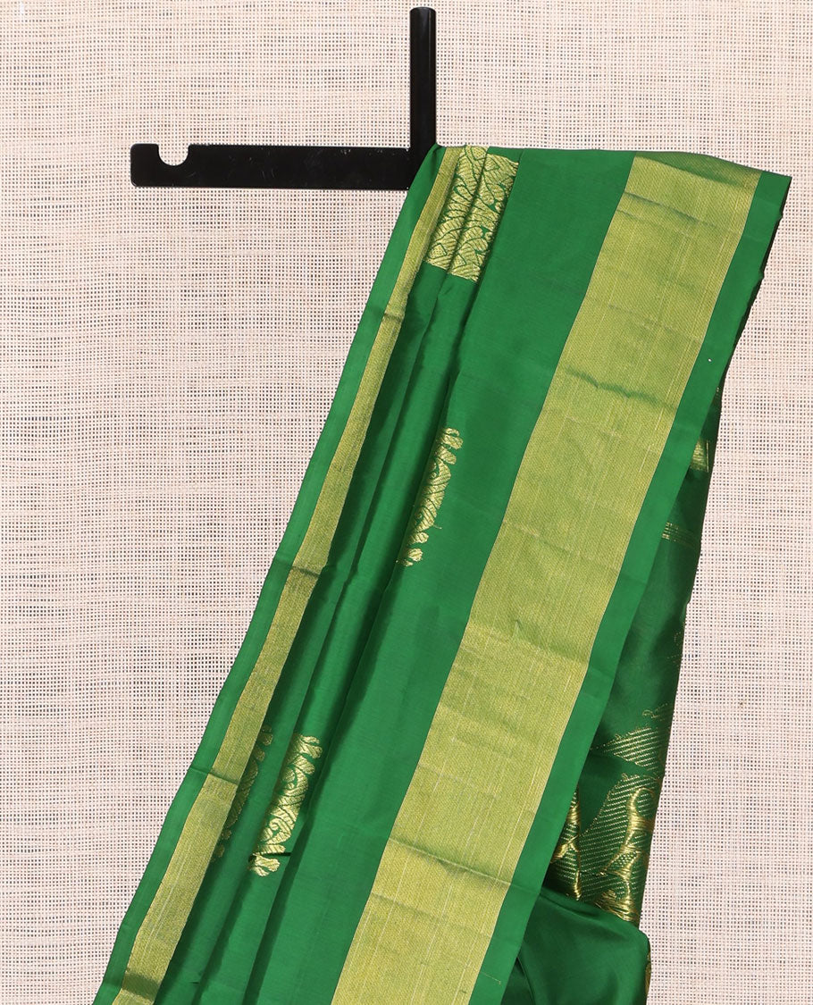 Green Kanchipuram Silk Saree, Woven with Yaanai Buttas, Highlighted by Zari Border, Pallu of Yaanai Design, and a Matching Blouse