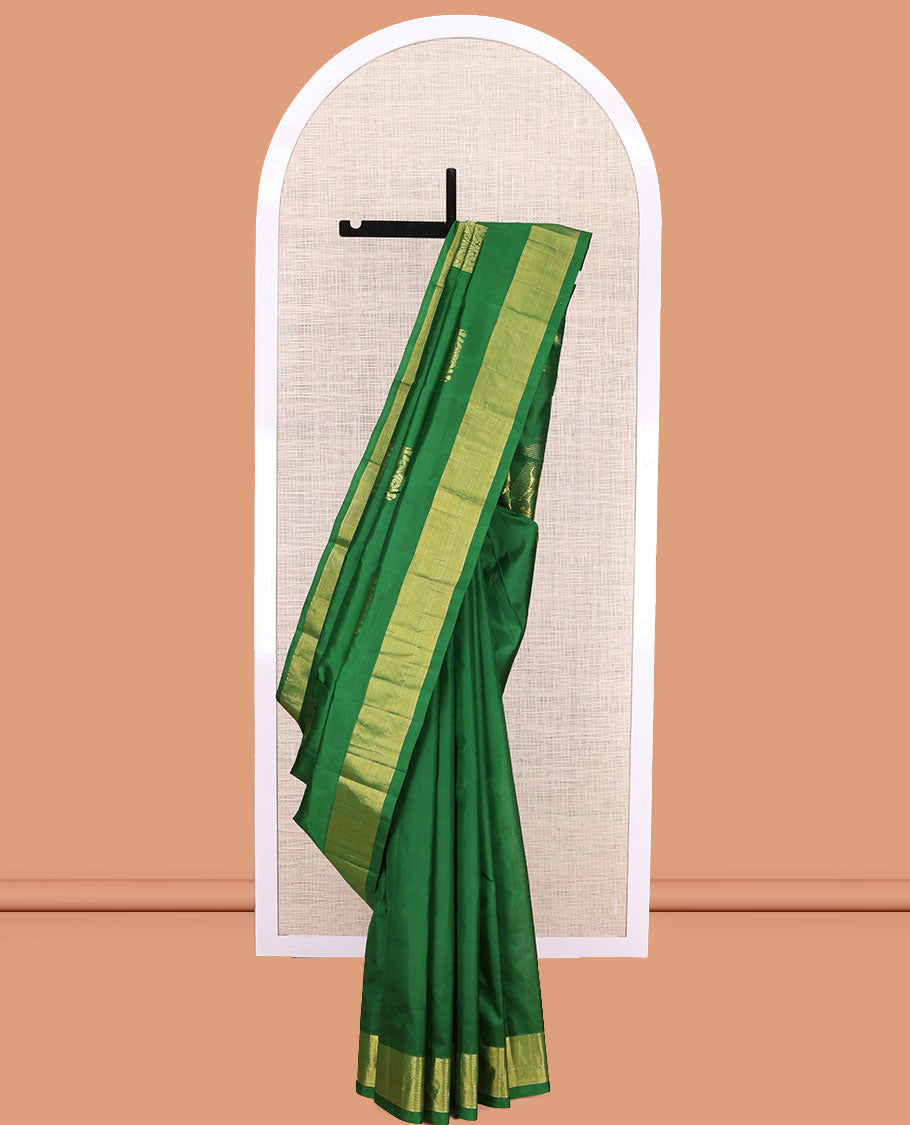 Green Kanchipuram Silk Saree, Woven with Yaanai Buttas, Highlighted by Zari Border, Pallu of Yaanai Design, and a Matching Blouse