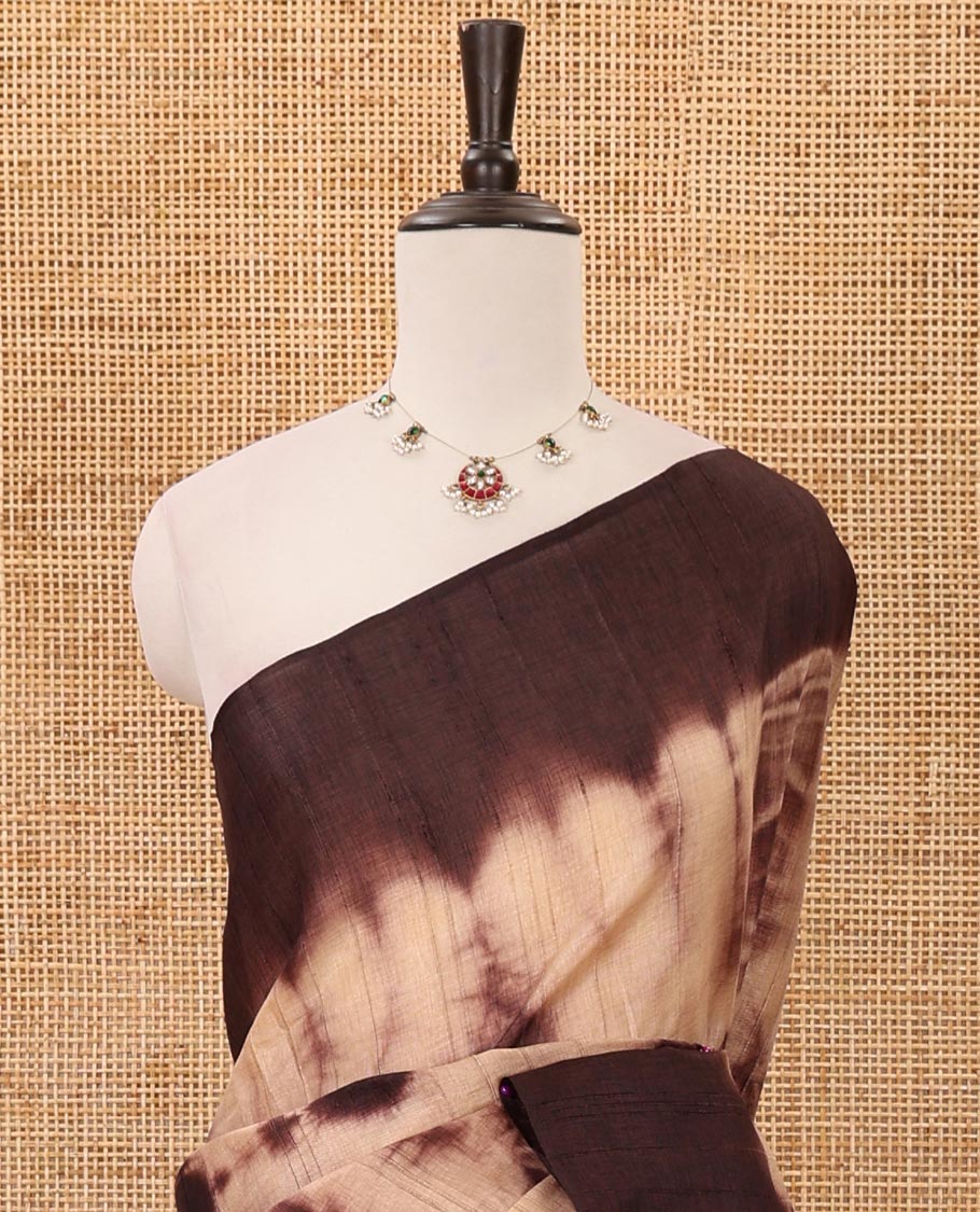 Borderless cream shibori-printed jute tussar silk saree, contrast shibori-printed pallu & contrast blouse