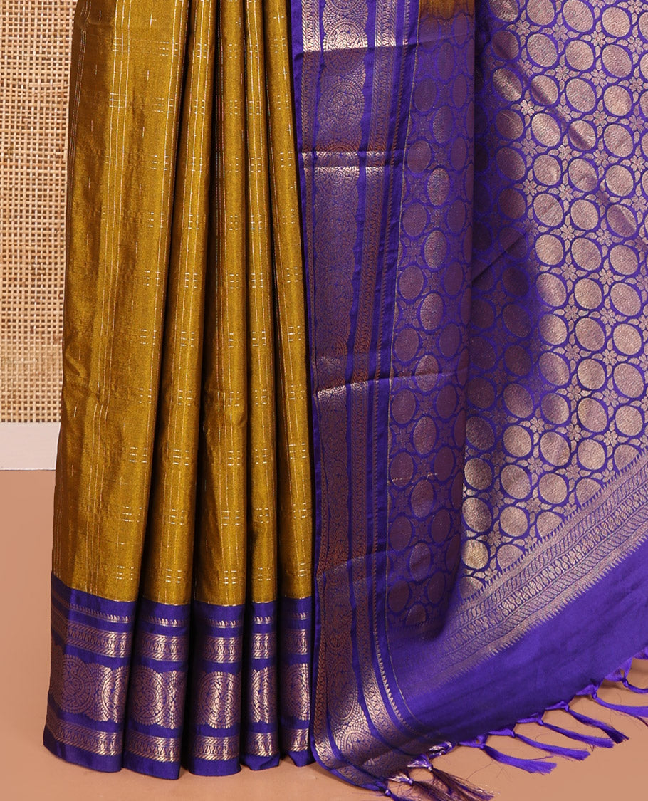 Mustrad Kanchipuram Budget Silk Saree, Decorated with Plus-Sized Butta Enclosed Checks All Over Its Body, Complemented by a Contrast Traditional Zari Border of Round Peacock Designs, Pallu Steeped with Circle Motifs, and Paired with a Contrast Blouse
