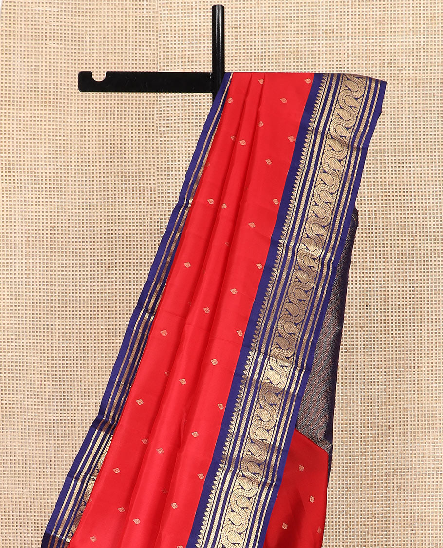 Red Vasundhara Silk Saree Elevated with Zari Buttas, Complemented by a Contrast Border of Thilakam Mokku, Banaras, Kathir, and Manga Designs, Featuring a Pallu of Jaal Designs, and a Contrast Blouse