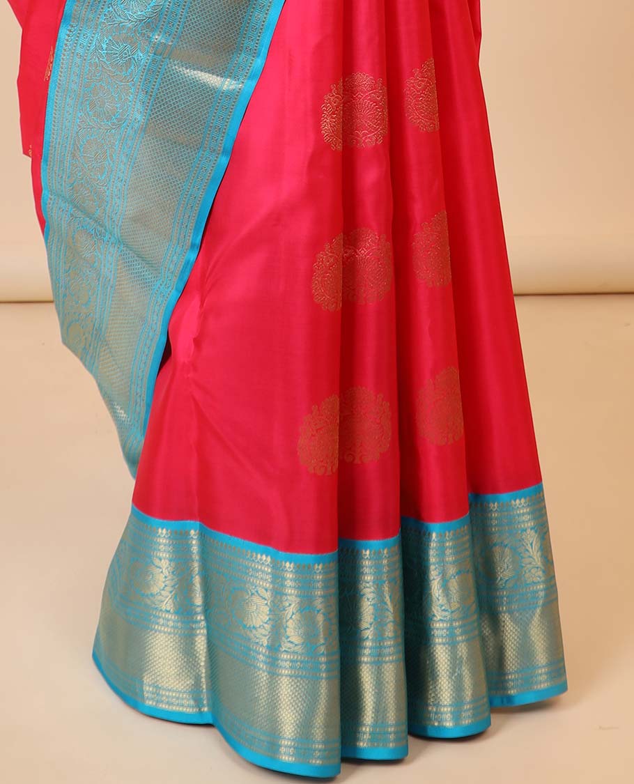 Red zari buttas silksaree,contrast korvai border of thilakam mokku,muthu,kodi visiry & kuyil kann & intricate pallu