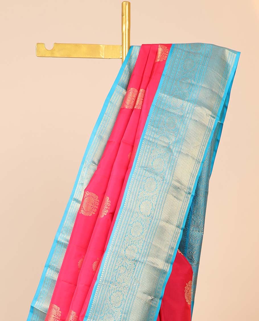 Red zari buttas silksaree,contrast korvai border of thilakam mokku,muthu,kodi visiry & kuyil kann & intricate pallu