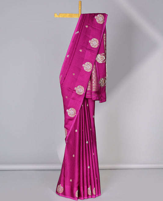 Pink mushru silk saree with buttas, floral design border & pallu of ogee pattern