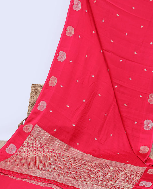 Pink mushru silk saree with floral buttas, floral design border & intricate pallu