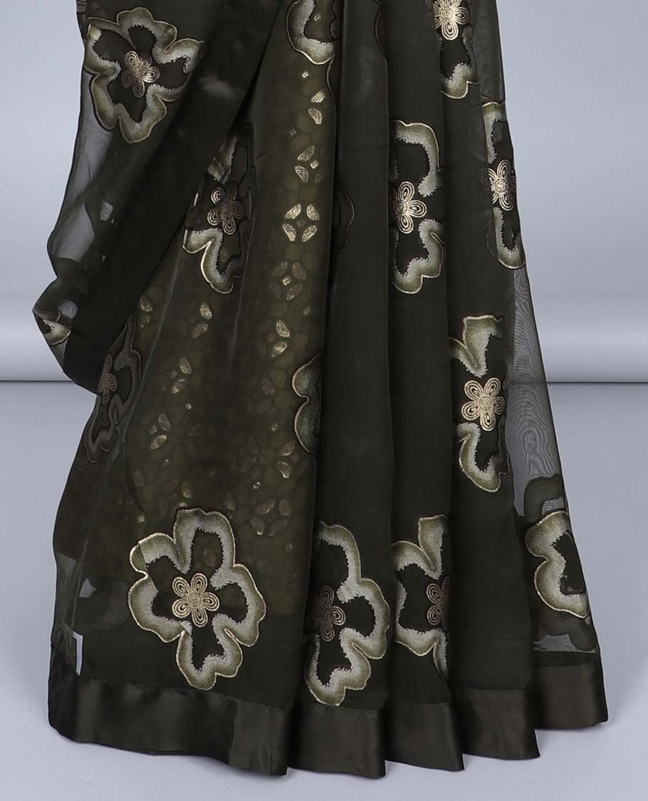 Green five-petal floral motifs printed casual wear saree, plain border