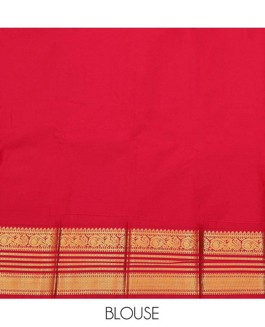 Leaf Green Budget Silk Saree, Delicately Woven with Zari Buttas on Its Body, Complemented by a Contrast Traditional Zari Varisai Pettu Border, Grand Jaal Pallu, and Paired with a Contrast Blouse