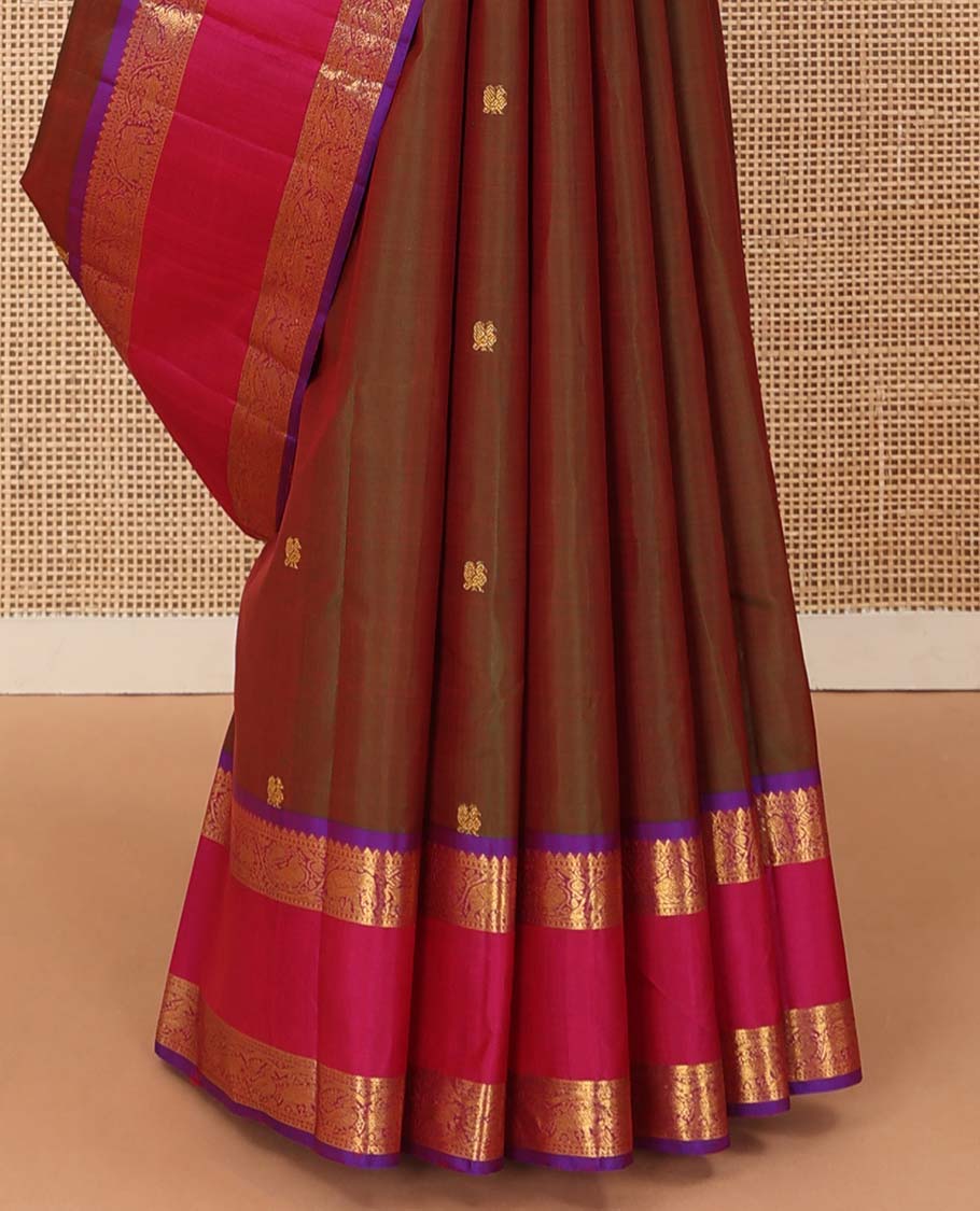 Maroon dual-tone mayil poun buttas Kanchipuram silk saree, contrast rettai pettu border of rekku, neli, mayil, and yaanai, designs, and jaal pallu