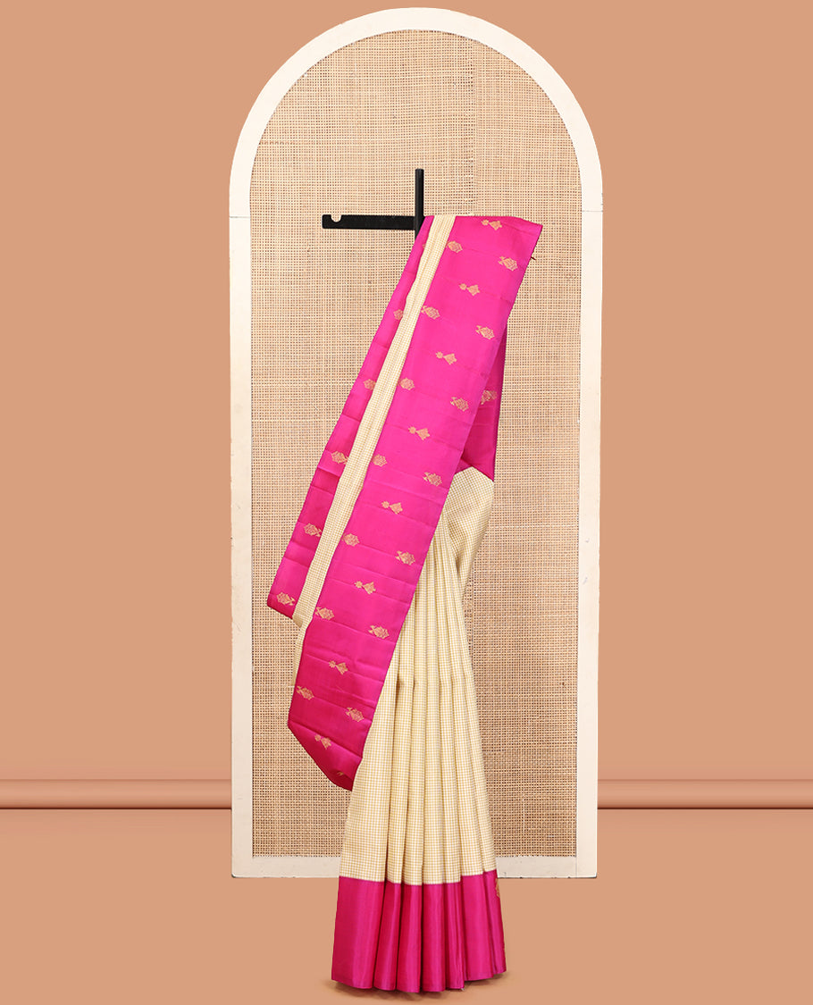 Sandal Kasa-Kasa Checked Kanchipuram Silk Saree, Complemented by a Contrast Korvai Border of Jhumka Buttas, Pallu of Jaal Design, and a Contrast Blouse