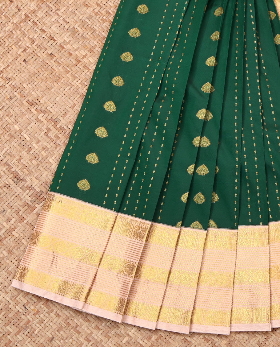 Green Budget Silk Saree, Adorned with Zari Buttas, Complemented by a Contrast Traditional Border, Grand Pallu, and Contrast Blouse