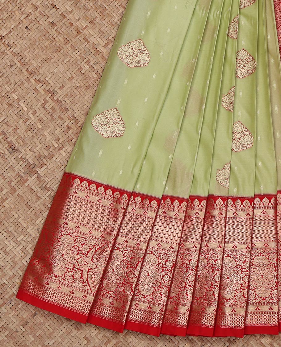 Green Budget Silk Saree, Gracefully Woven with Zari Buttas on Its Body, Complemented by a Contrast Traditional Zari Design Border, Grand Jaal Pallu, and Paired with a Contrast Blouse