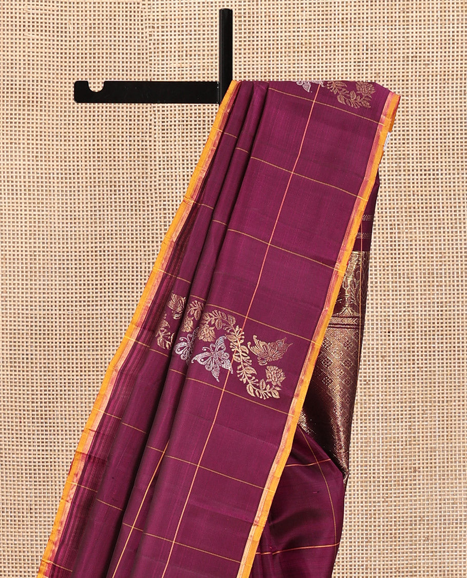 Borderless Wine Kanchipuram Silk Saree, Meticulously Crafted with Zari Buttas Enclosed Checks, Complemented by a Contrast Pallu Steeped with Kamalam Designs, and Paired with a Matching Blouse