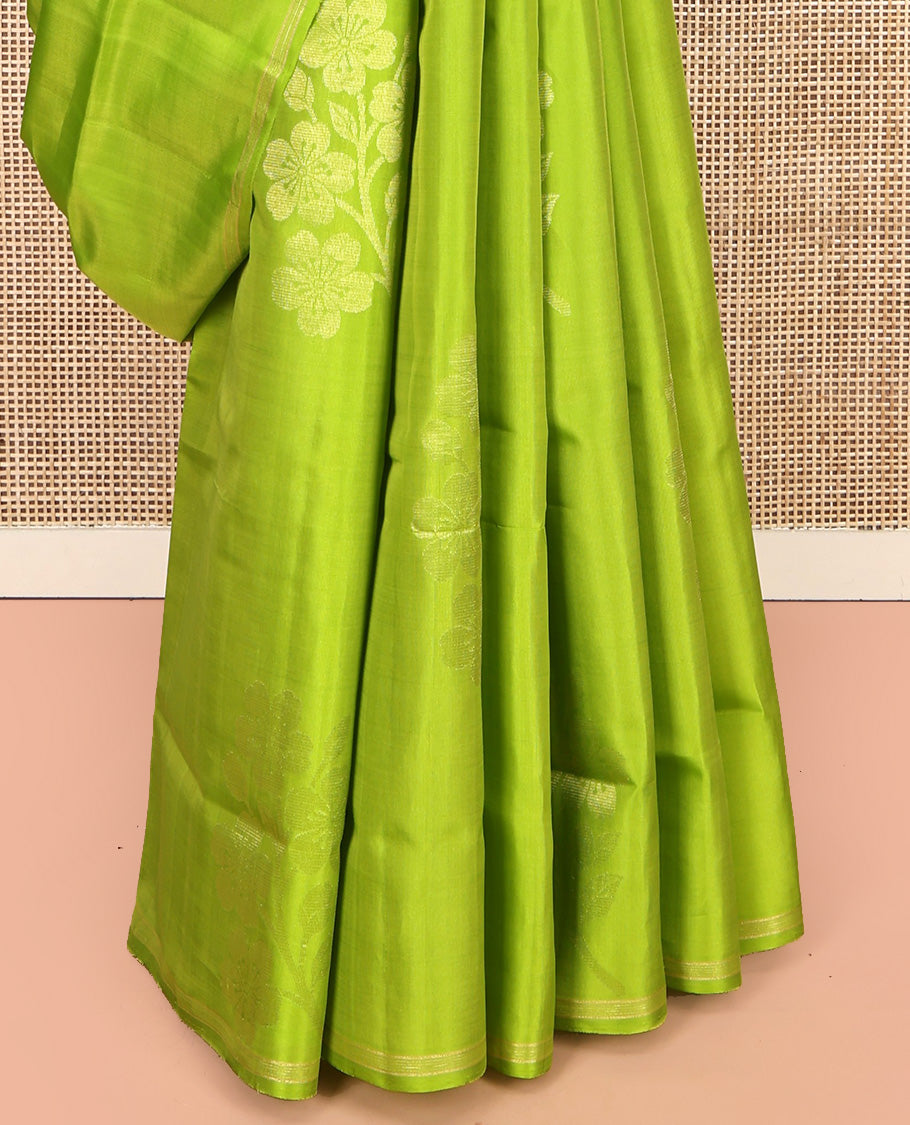 Borderless Green Mayuri Lite Silk Mix Saree, Charmingly Accented with Floral Zari Buttas All Over Its Body, Highlighted by a Pallu of Geometric Designs, and Paired with a Matching Blouse