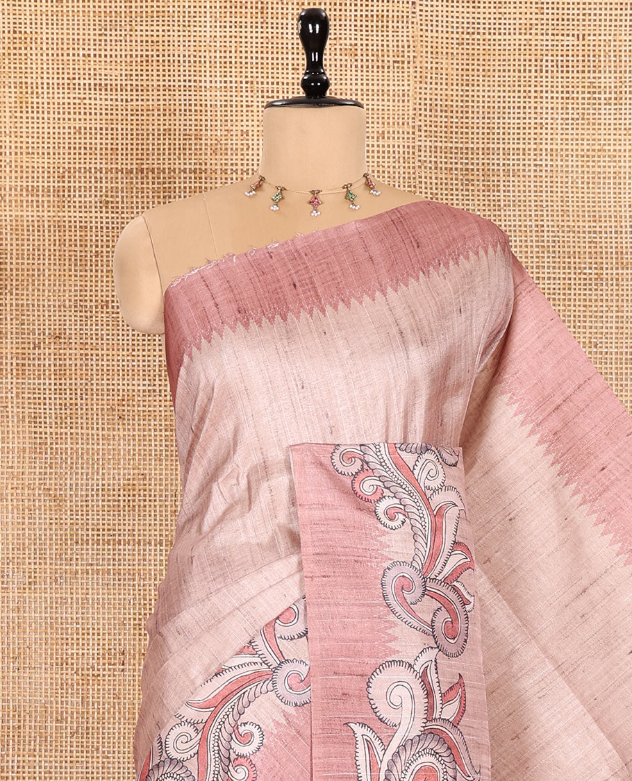 Chikku and Onion Pink Plain Semi-Tussar Saree Accentuated with a Contrast Temple Kalamkari Floral-Printed Border, Featuring a Pallu Adorned with Kalamkari Peacock Print, Paired with a Printed Blouse