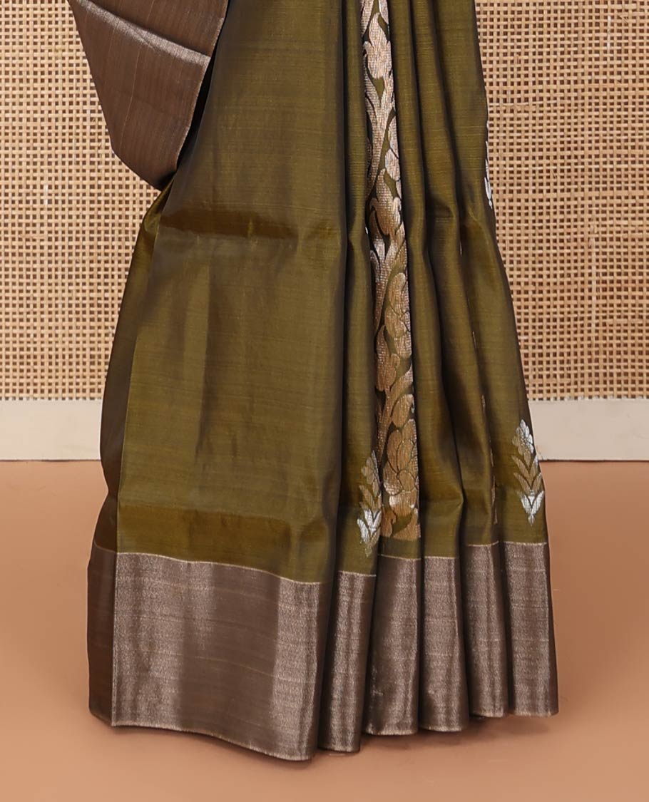 Green zari buttas and zari design Uppada saree, bavanji border, and contrast traditional zari pallu