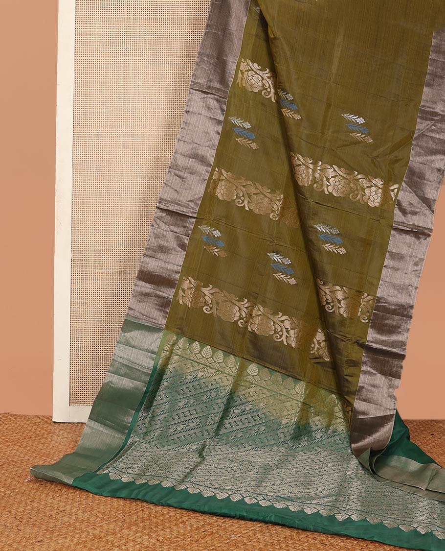 Green zari buttas and zari design Uppada saree, bavanji border, and contrast traditional zari pallu