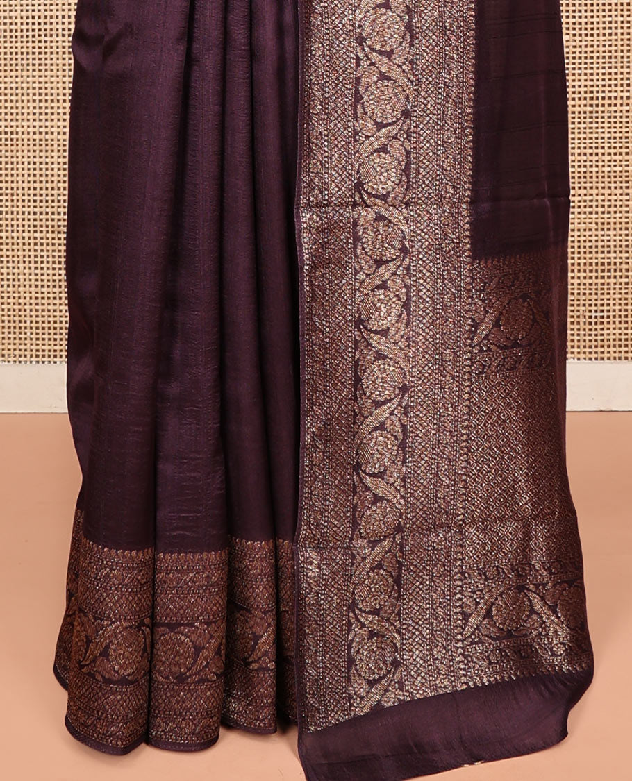 Brown Plain Matka Silk Saree, Highlighted by Traditional Design Border ogf Floral Designs, Intricately Designed Pallu, and Paired with a Matching Blouse