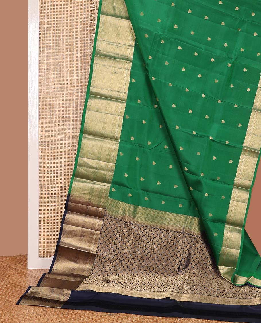 Green rettai manga buttas Vasundhara silk mix saree, traditional design zari border, and contrast intricate pallu