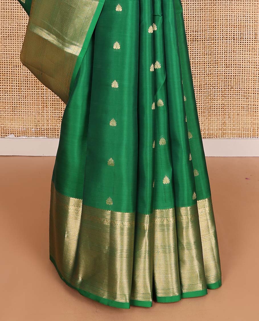 Green rettai manga buttas Vasundhara silk mix saree, traditional design zari border, and contrast intricate pallu