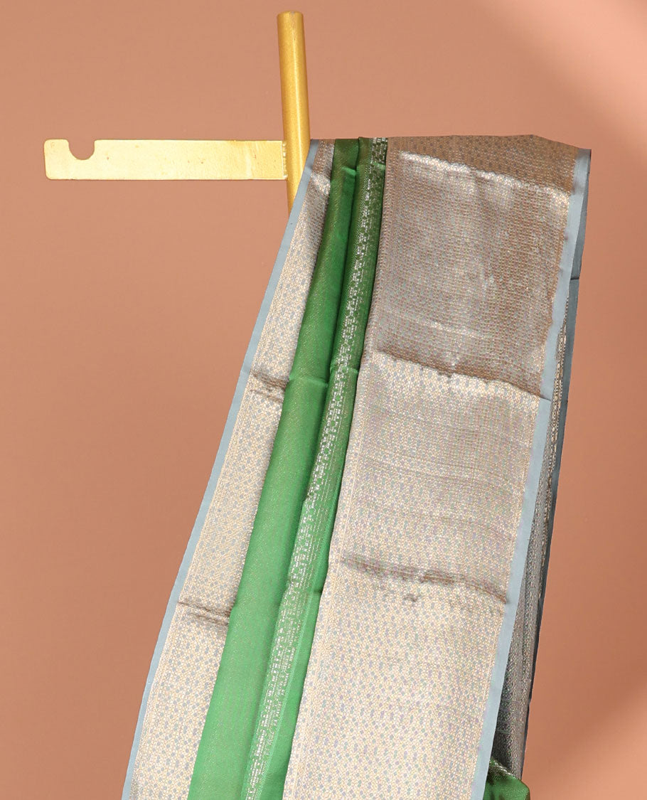 Green zari design silksaree, contrast zari border & pallu steeped with intricate designs