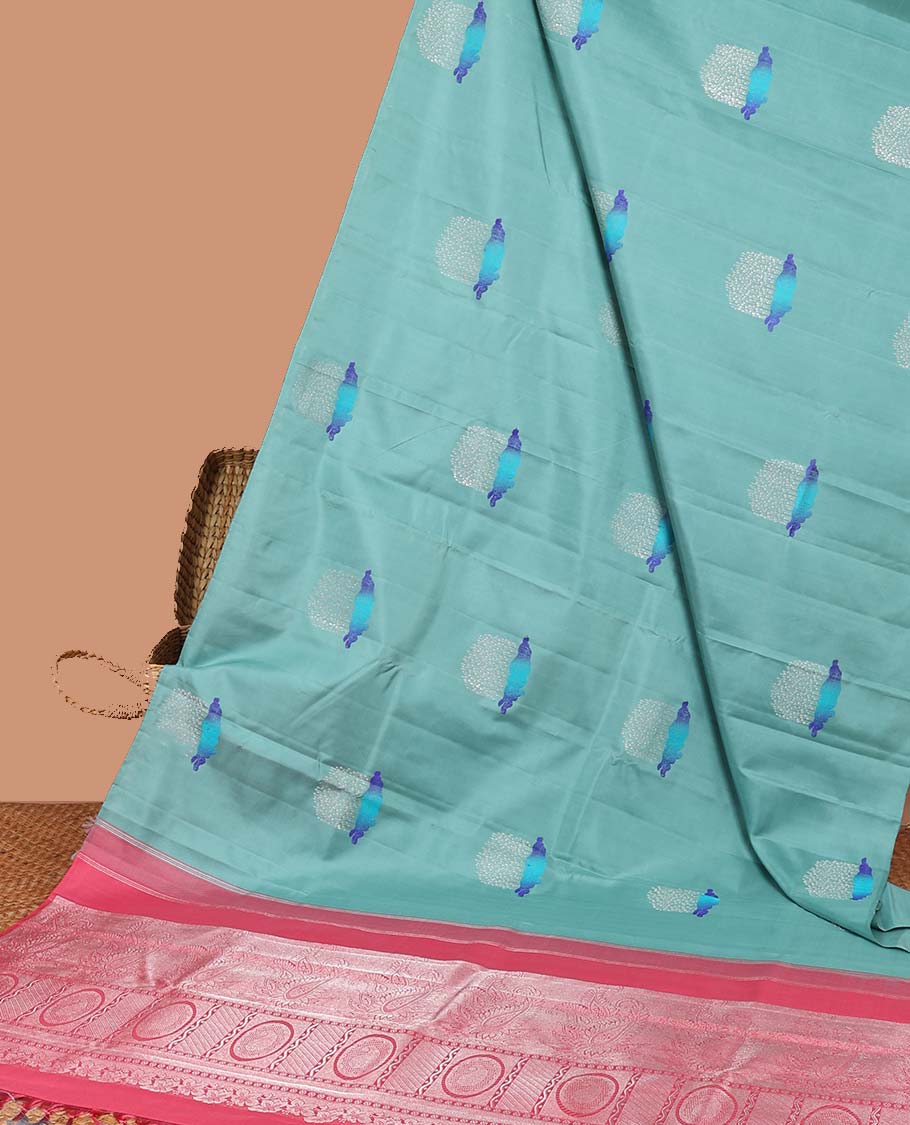 Borderless blue Kanchipuram silksaree with buttas, contrast pallu of floral, paisleys, chakram, and neli designs