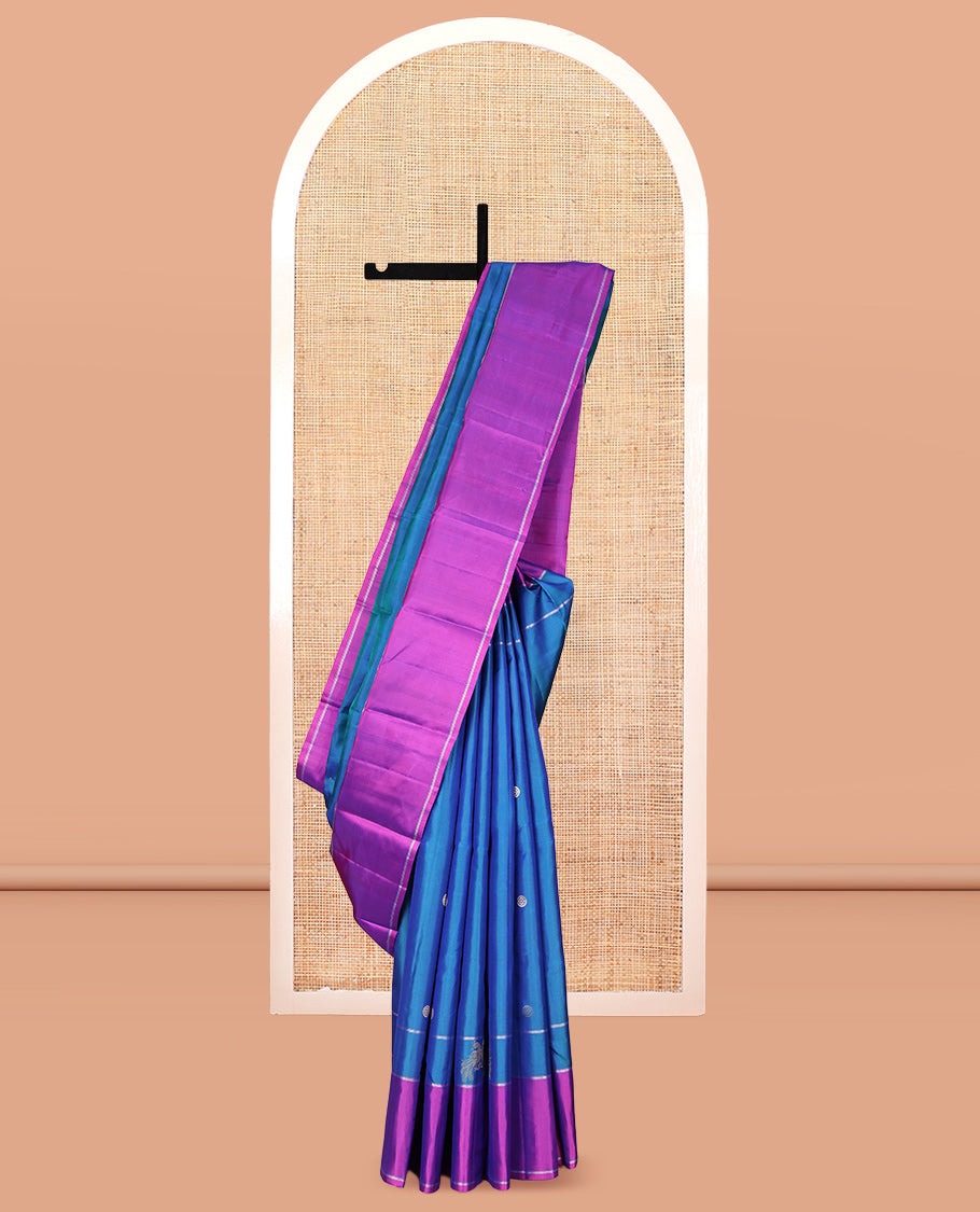 Blue Kanchipuram Silk Saree, Prettified with Chakram and Pakshi Buttas, Complemented by a Contrast Border, Iruthalai Pakshi Motif Woven Pallu, and a Contrast Blouse