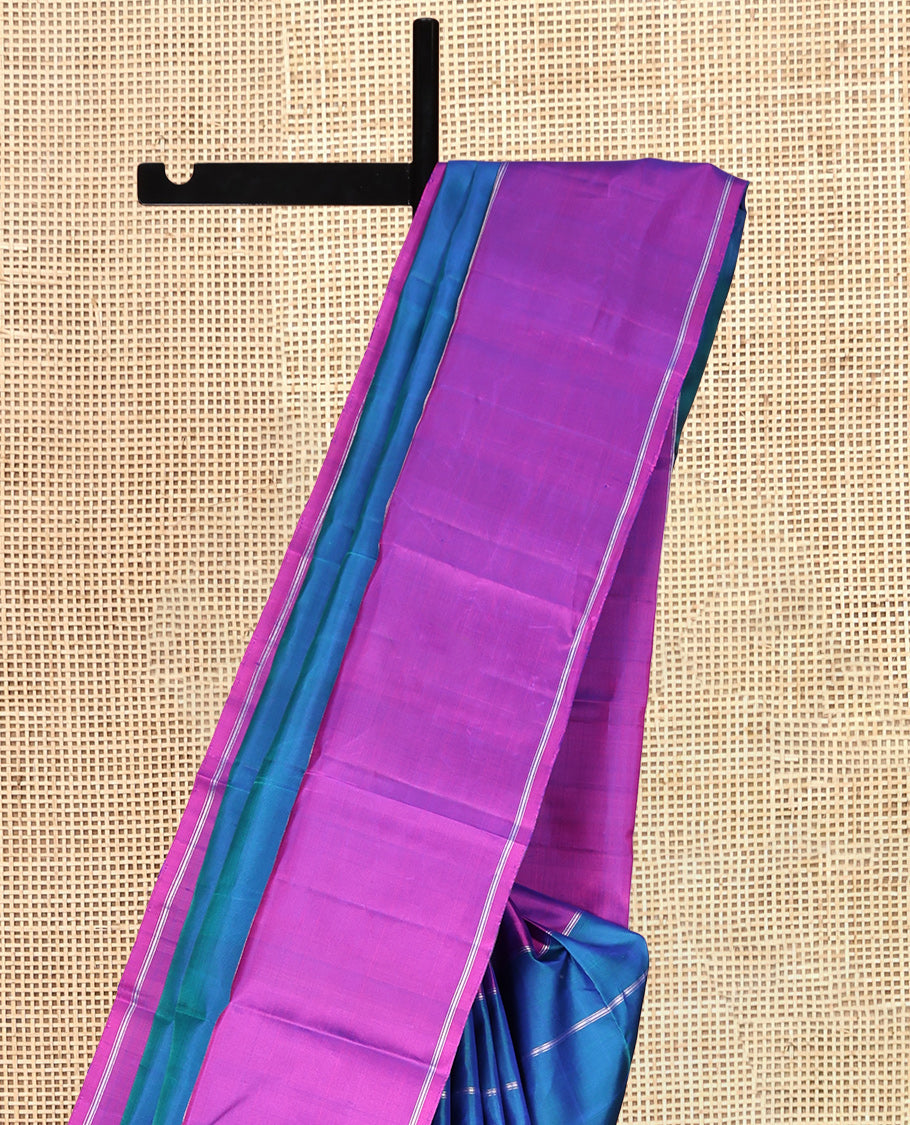 Blue Kanchipuram Silk Saree, Prettified with Chakram and Pakshi Buttas, Complemented by a Contrast Border, Iruthalai Pakshi Motif Woven Pallu, and a Contrast Blouse